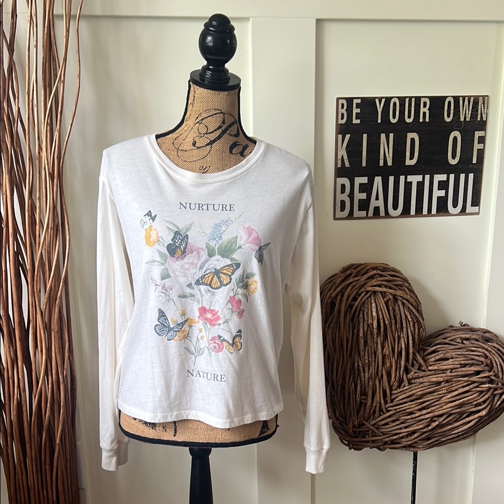 Women's White Graphic Long Sleeve Top